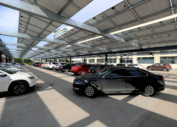 Cars Parked Solar Panels Parking Lot Plant Anhui Quanchai Engine — Stock Photo, Image