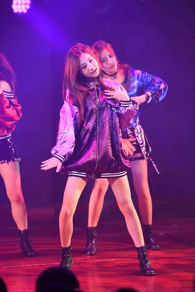Członkowie Grupy Dziewczyna Chiński Idol Snh48 Zespół Hii Wykonywać Podczas — Zdjęcie stockowe