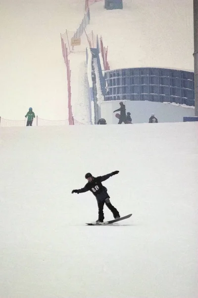 Semesterfirare Njuter Skidåkning Harbin Wanda Ski Park Världens Största Inomhus — Stockfoto