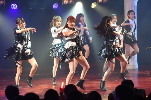Członkowie Grupy Dziewczyna Chiński Idol Snh48 Zespół Hii Wykonywać Podczas — Zdjęcie stockowe