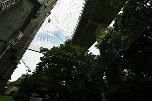 Vista Conjunto Líquido Para Bloquear Lixo Jogado Edifícios Residenciais Arranha — Fotografia de Stock