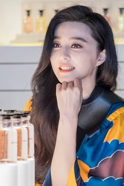 Chińska Aktorka Fan Bingbing Uczęszcza Inauguracji Perfumy Louis Vuitton Szanghaj — Zdjęcie stockowe