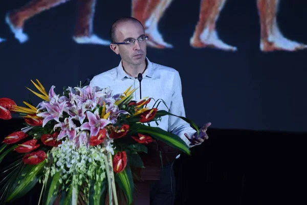 Historiador Autor Israelí Yuval Noah Harari Pronuncia Discurso Durante Foro — Foto de Stock