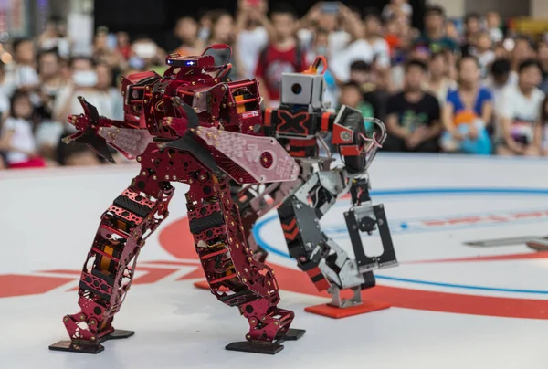 机器人参加机器人战斗期间 制造商 Fiire 西安2017年在西安西安 中国西北陕西省 2017年7月15日 — 图库照片