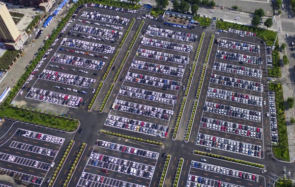 Luftaufnahme Von Fahrzeugen Von Besuchern Die Auf Dem Parkplatz Der — Stockfoto