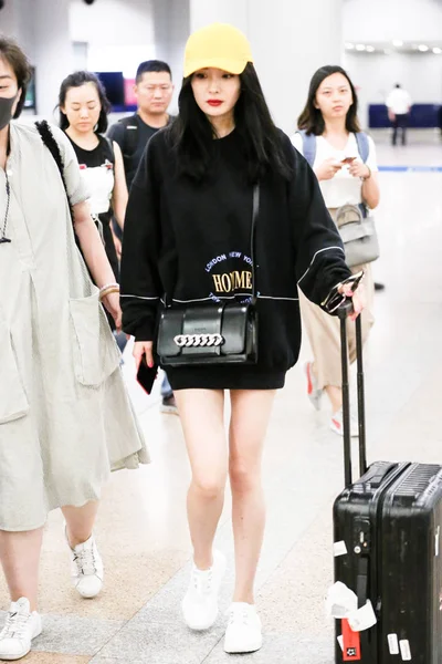 Chinese Actress Yang Pictured Beijing International Airport Beijing China July — Stock Photo, Image