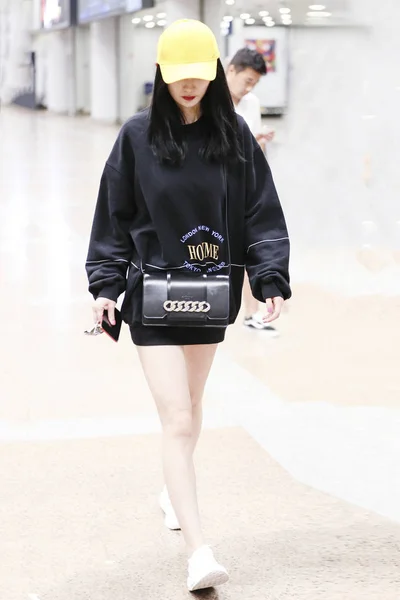 Chinese Actrice Yang Afgebeeld Beijing International Airport Beijing China Juli — Stockfoto