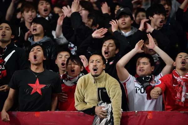 Fãs Futebol Gritam Slogans Para Mostrar Apoio Urawa Red Diamonds — Fotografia de Stock