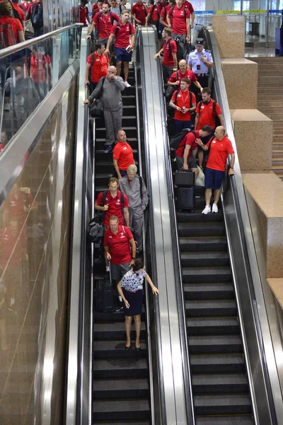 Hráči Štábní Pracovníci Arsenal Jsou Příjezdu Pekingském Hlavním Mezinárodním Letišti — Stock fotografie