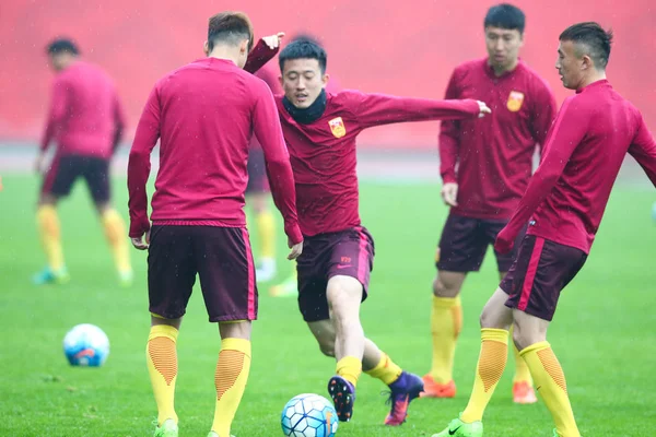 Spelers Van Chinese Nationale Mannen Voetbalteam Deelnemen Aan Een Training — Stockfoto