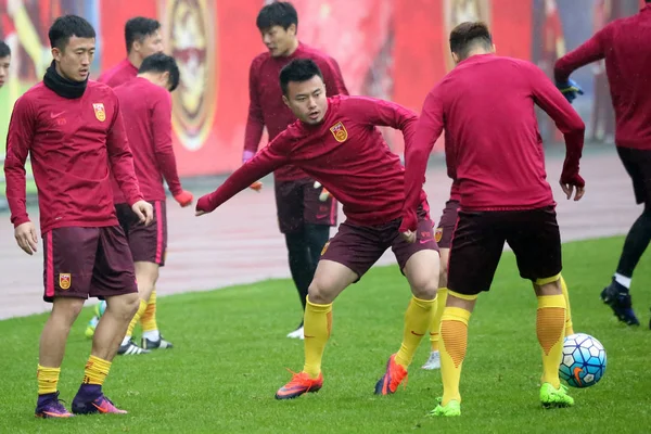 Spelare Kinesiska Nationella Herrarnas Fotbollslag Del Ett Träningspass För Deras — Stockfoto