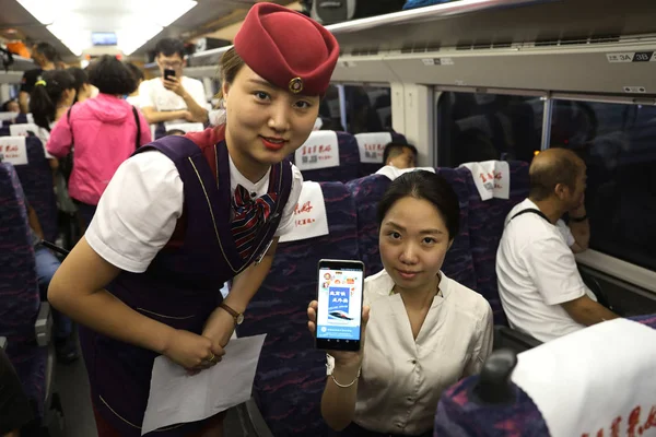 Passeggero Mostra App Mobile Del Sito Ufficiale China Rail 12306 — Foto Stock