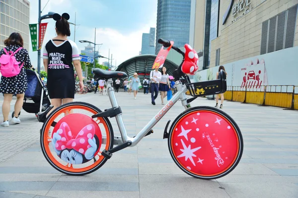 Vélo Sur Thème Minnie Mouse Service Chinois Partage Vélos Mobike — Photo