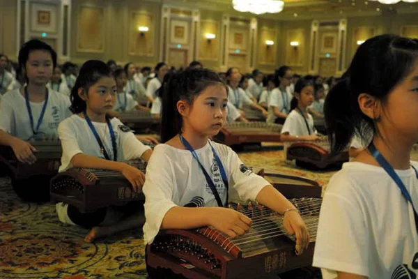 Conjunto 2500 Artistas Guzheng Presentan Para Crear Récord Mundial Guinness —  Fotos de Stock