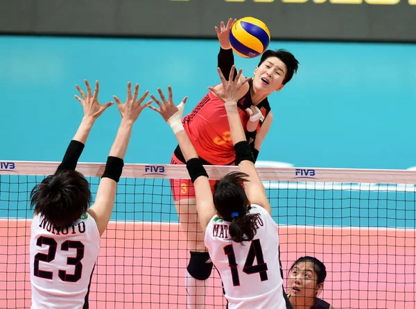 Jing Nomoto에 스파이크의 아야카 마쓰모토 일본의 일치는 Fivb 웅대한 Prix — 스톡 사진