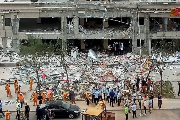 Chinesische Retter Unfallort Nach Einer Explosion Einem Restaurant Der Stadt — Stockfoto