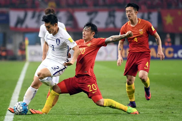 Zhang Xizhe Della Nazionale Cinese Calcio Maschile Sfida Lee Yong — Foto Stock