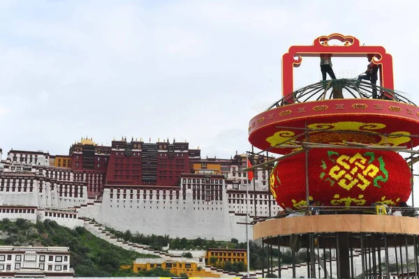 Vor Dem Potala Palast Lhasa Der Autonomen Region Tibet Südwesten — Stockfoto
