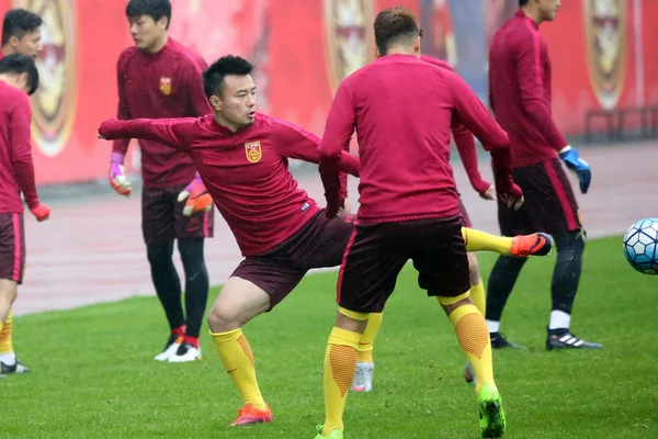 Hráči Čínské Národní Fotbalové Reprezentace Zúčastnit Tréninku Pro Jejich Skupiny — Stock fotografie