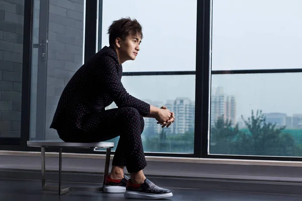 Kinesiska Skådespelare Zhai Tianlin Innebär För Porträttfoton Exklusiv Intervju Med — Stockfoto