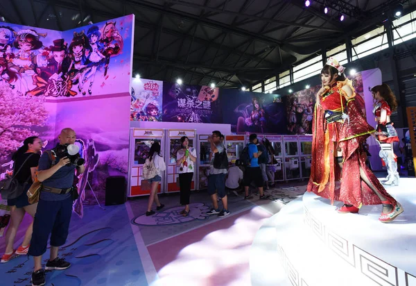Showgirls Posan Escenario Durante 15ª China Digital Entertainment Expo También — Foto de Stock