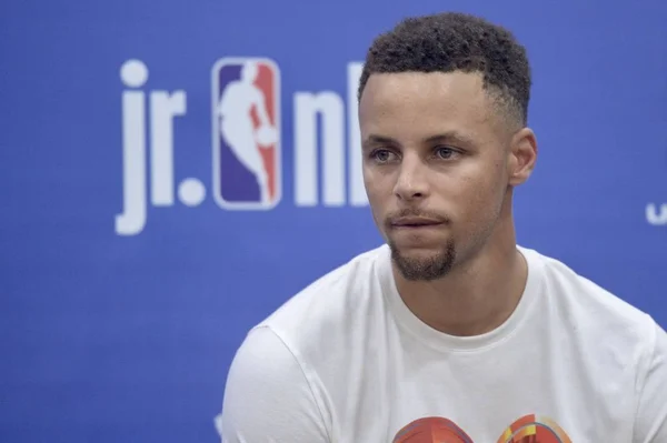 Gwiazda Nba Stephen Curry Golden State Warriors Uczęszcza Spotkanie Fan — Zdjęcie stockowe