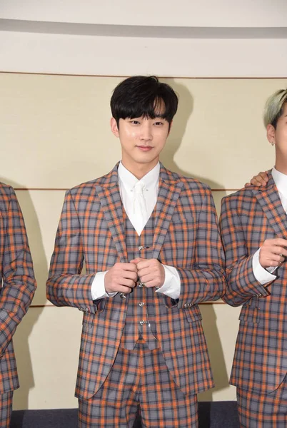Μέλη Της Ομάδας Της Νότιας Κορέας Αγόρι B1A4 Παρακολουθήσουν Συνέντευξη — Φωτογραφία Αρχείου