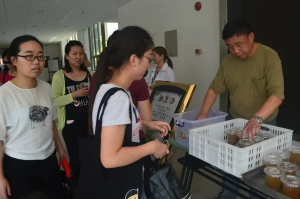 Öğrenciler Öğretmenler Şanghay Doğu Çin Normal Üniversitesi Ecnu Lojistik Destek — Stok fotoğraf