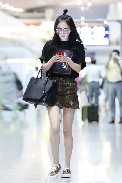 Chinese Actress Yang Pictured Beijing Capital International Airport Beijing China — Stock Photo, Image