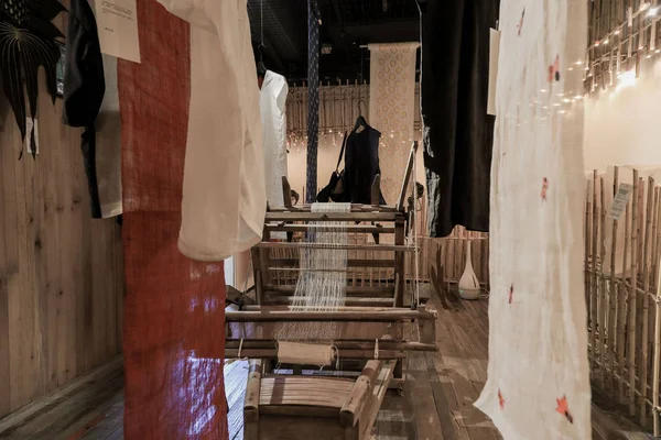 Weaving Loom Displayed Bookstore Called Mix Place Hengshan Road Shanghai — Stock Photo, Image