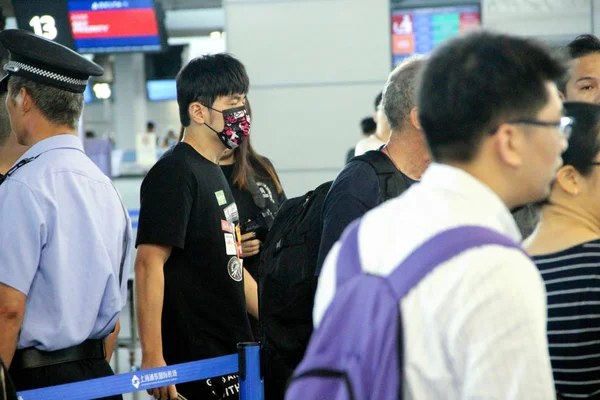 Tchajwanského Zpěvačka Jay Chou Střed Vyobrazena Shanghai Hongqiao International Airport — Stock fotografie