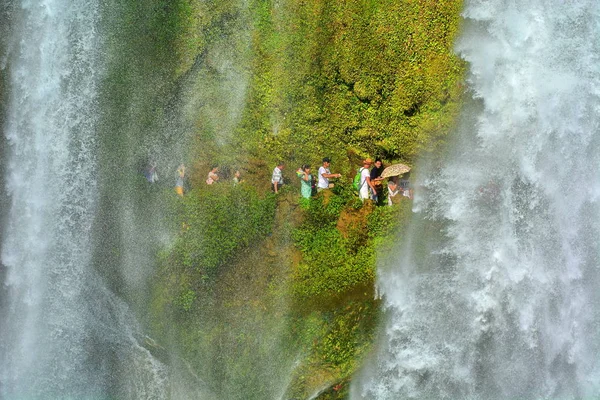 Multidão Turistas Para Visitar Ponto Cênico Cachoeira Huangguoshu Cidade Anshun — Fotografia de Stock