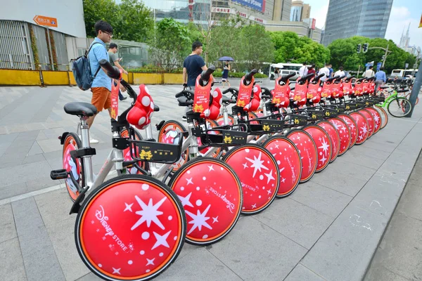 Minnie Ποντίκι Themed Ποδήλατα Των Κινεζικών Ποδηλάτων Μοιραμένος Υπηρεσία Mobike — Φωτογραφία Αρχείου