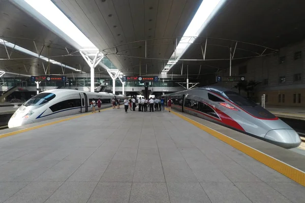 Een Fuxing Hogesnelheidstrein Beijing Tianjin Intercity Railway Rechts Een Crh — Stockfoto