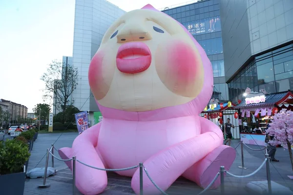 Ein Meter Großer Riesiger Aufblasbarer Kobitos Eine Beliebte Japanische Zeichentrickfigur — Stockfoto