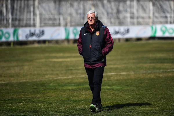 Cheftrainer Marcello Lippi Der Chinesischen Männlichen Fußballnationalmannschaft Nimmt Einer Trainingseinheit — Stockfoto