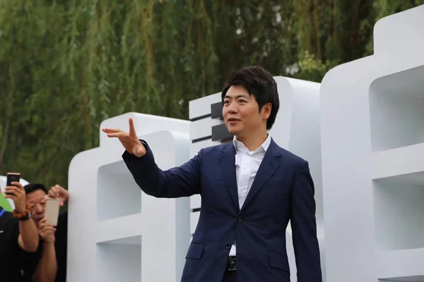 Китайский Пианист Ланг Ланг Принял Участие Церемонии Открытия Площади Пианино — стоковое фото