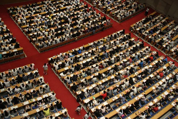 Chińskich Studentów Wziąć Udział Tutorial Opisz Sesji Rocznego Chiński Absolwent — Zdjęcie stockowe