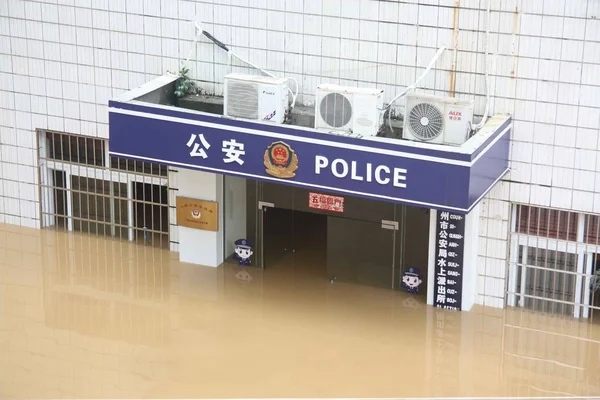 Vista Aérea Una Estación Policía Medio Sumergida Por Agua Inundación — Foto de Stock
