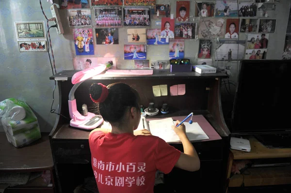 Річна Китайська Дівчина Чжао Жтінг Учень Початкової Школи Ятому Класі — стокове фото