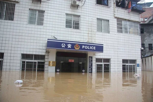 Vista Aérea Una Estación Policía Medio Sumergida Por Agua Inundación —  Fotos de Stock