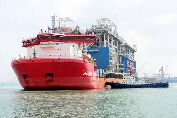 Rode Doos Audax Half Afzinkbaar Mariene Zwaar Transport Schip Geladen — Stockfoto