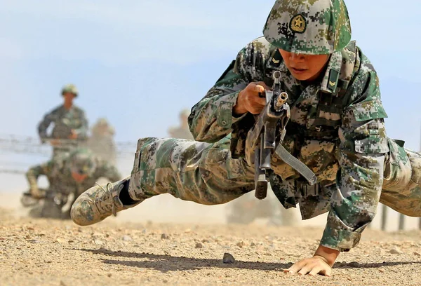 Kinesisk Soldat Pla People Liberation Army Deltar Ett Träningspass Den — Stockfoto