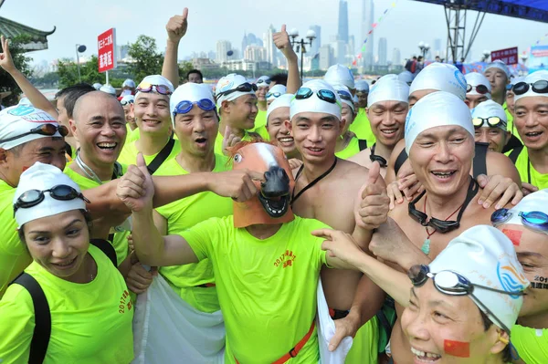 Τους Κινέζους Πολίτες Συμμετάσχουν Στην Εκδήλωση Κολύμπι Pearl Ποτάμι Στο — Φωτογραφία Αρχείου
