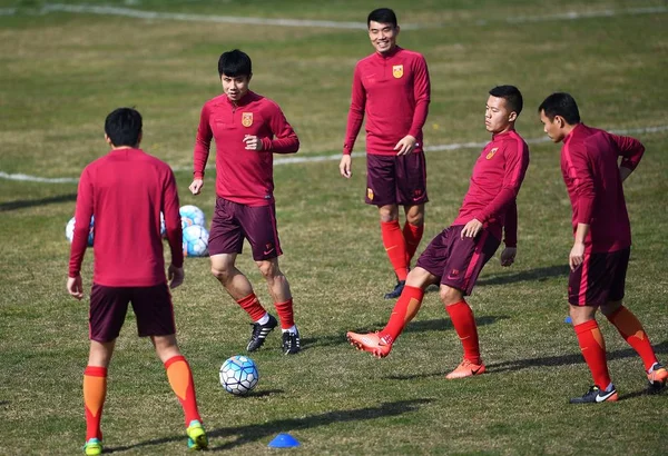 Hráči Čínské Národní Fotbalové Reprezentace Zúčastnit Tréninku Zápas Proti Íránu — Stock fotografie