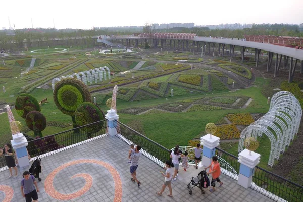 Kinesiska Medborgare Besöker Parken Pujiang Land Provkörning Minhang District Shanghai — Stockfoto