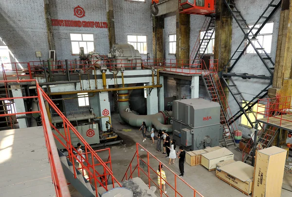 Touristen Besuchen Das Stahlwerk Zhaochuan Einer Der Drehorte Des Chinesischen — Stockfoto