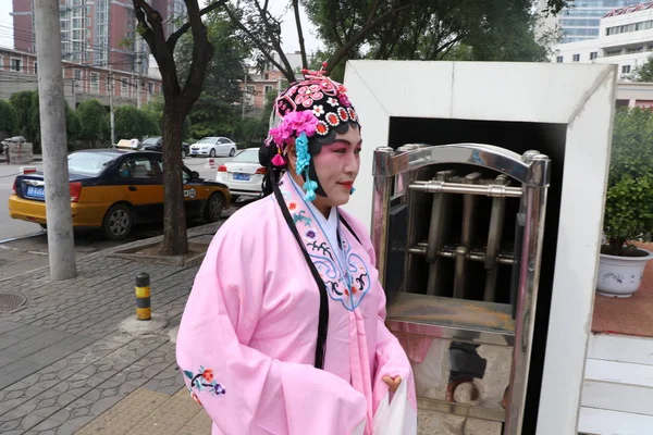 Doutor Chinês Bai Shufang Vestida Como Uma Ópera Pequim Artista — Fotografia de Stock