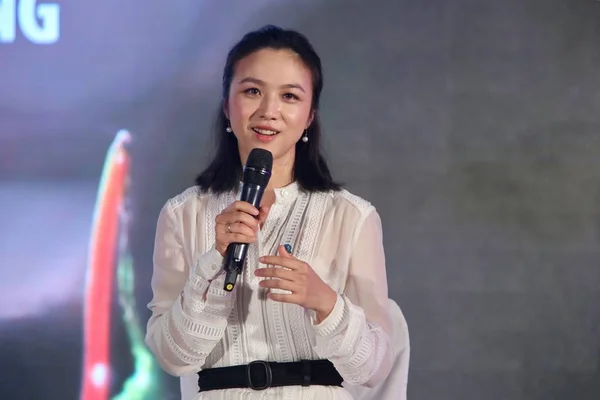 Китайская Актриса Тан Вэй Приняла Участие Винной Вечеринке Тему Природа — стоковое фото