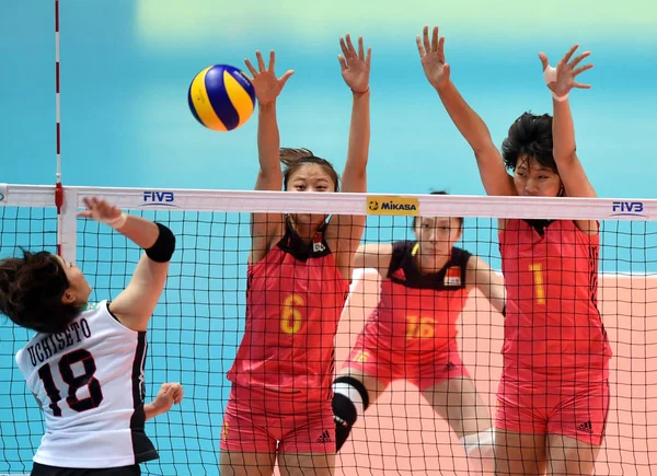 Gong Xiangyu Links Yuan Xinyue Van China Spike Tegen Mami — Stockfoto